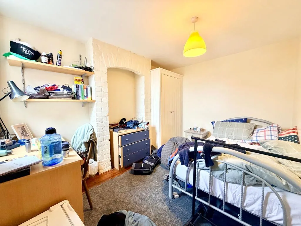 5 bedroom terraced house for rent