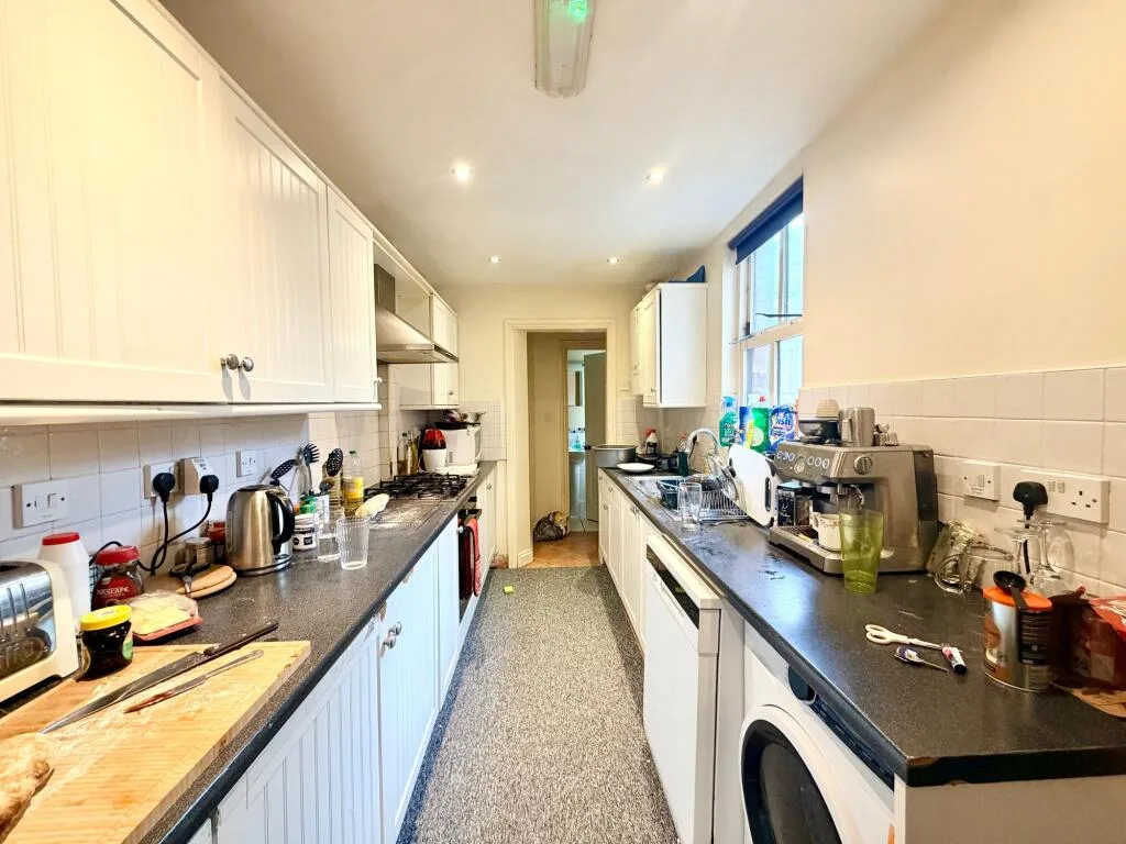 5 bedroom terraced house for rent