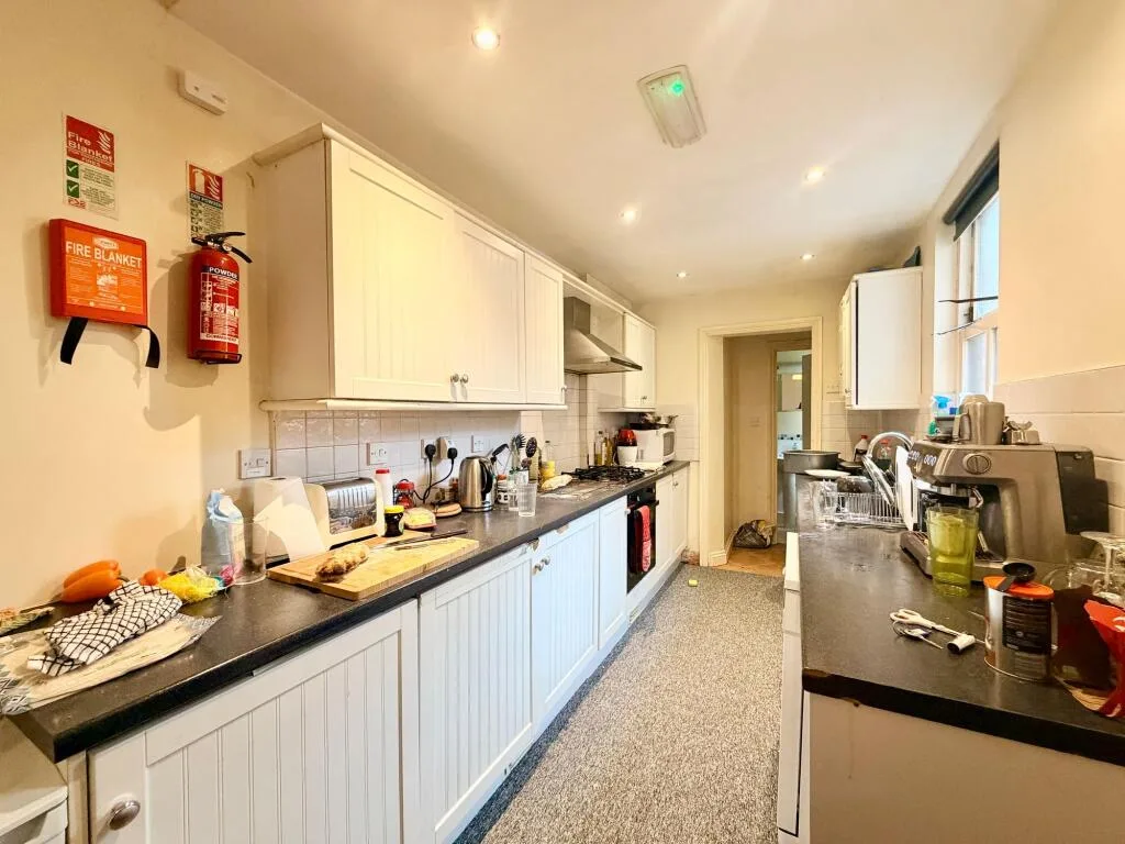 5 bedroom terraced house for rent