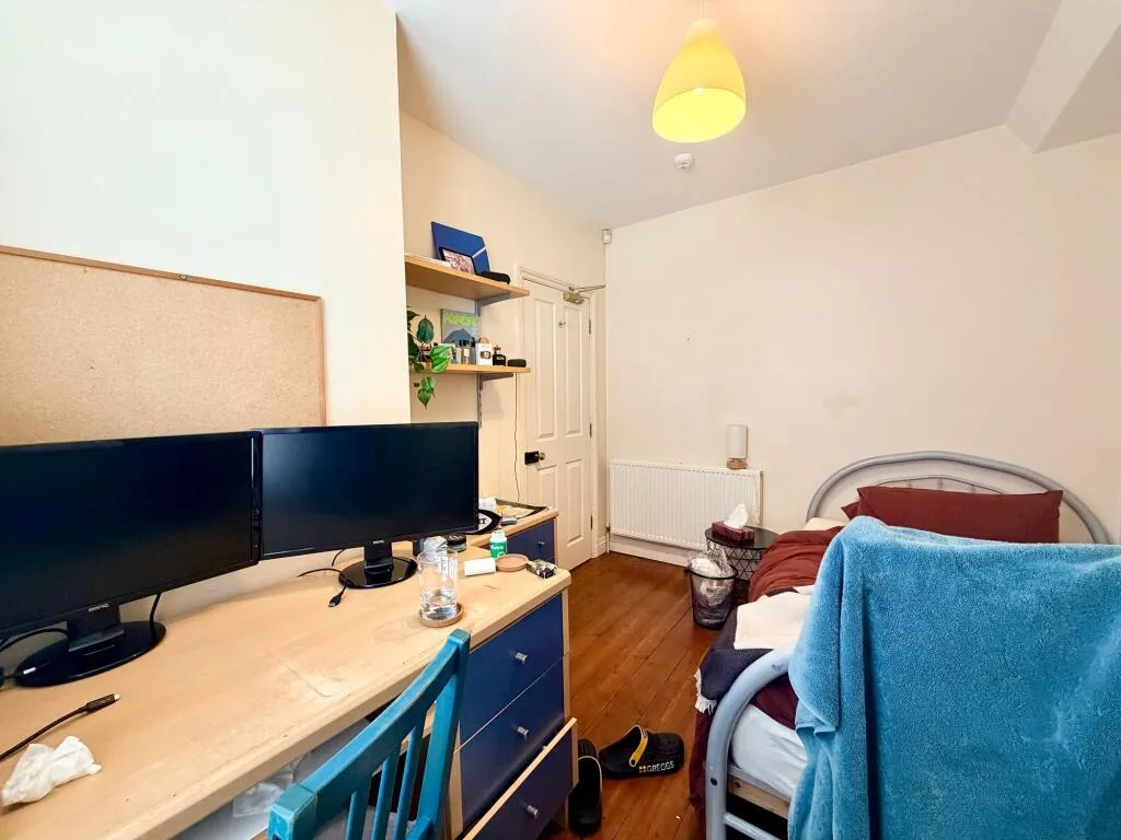 5 bedroom terraced house for rent