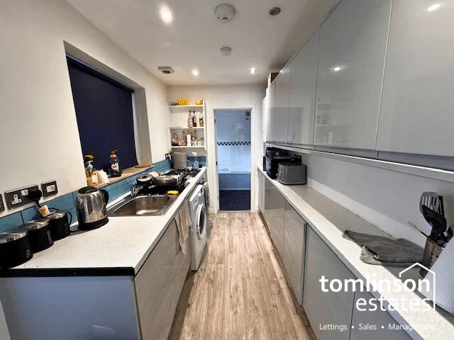 4 bedroom semi-detached house for rent