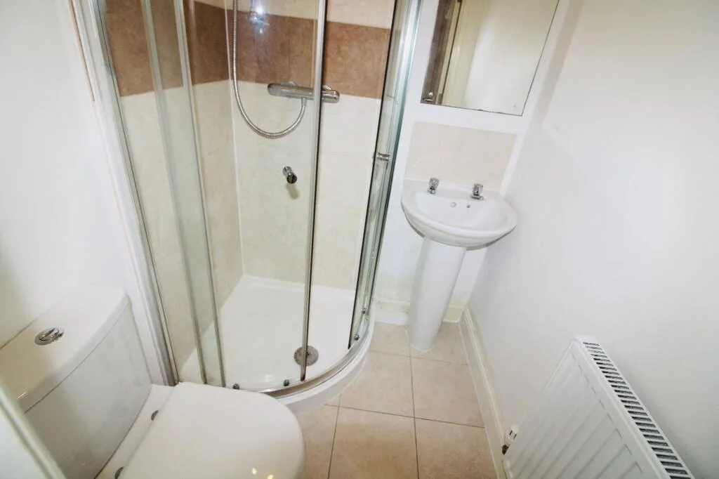 6 bedroom semi-detached house for rent