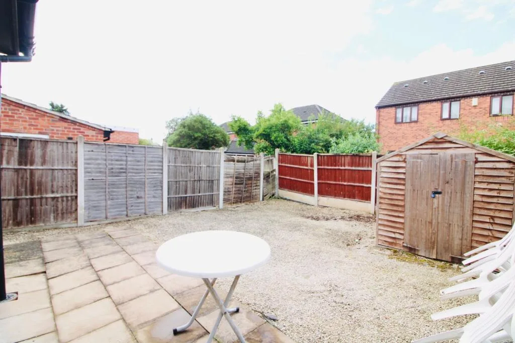 6 bedroom semi-detached house for rent
