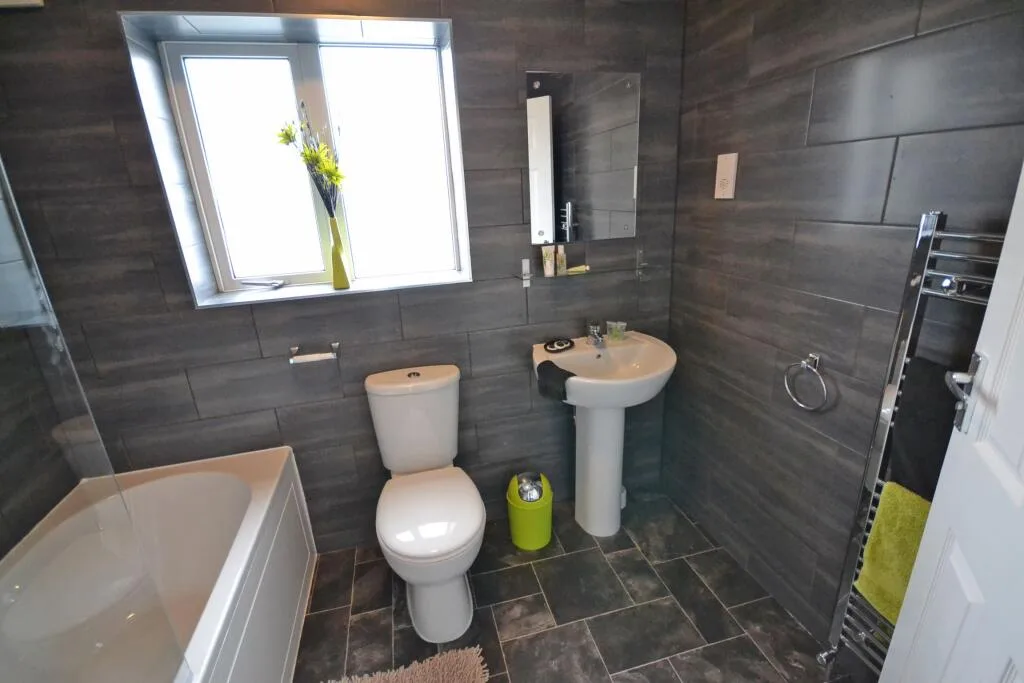 5 bedroom semi-detached house for rent