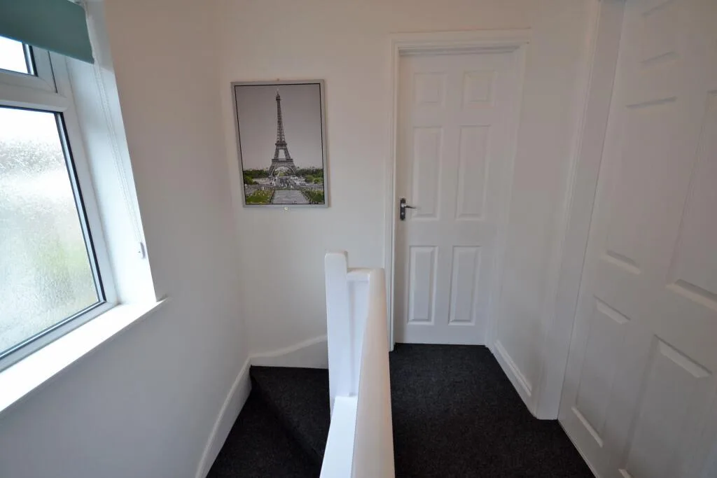 5 bedroom semi-detached house for rent