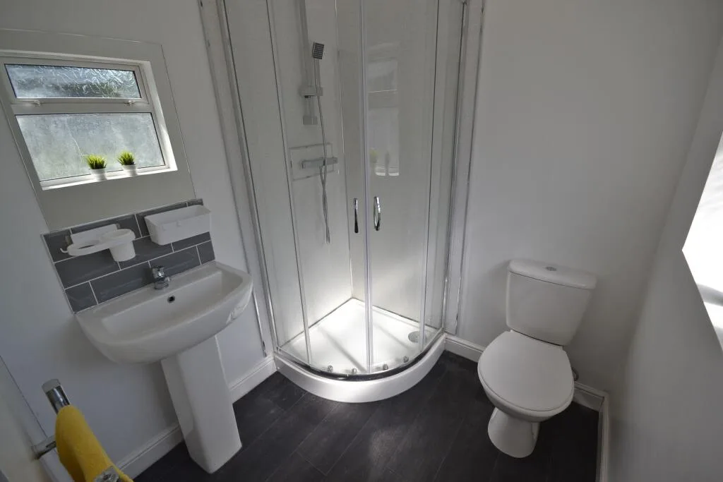 6 bedroom semi-detached house for rent