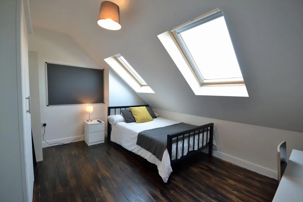 6 bedroom semi-detached house for rent