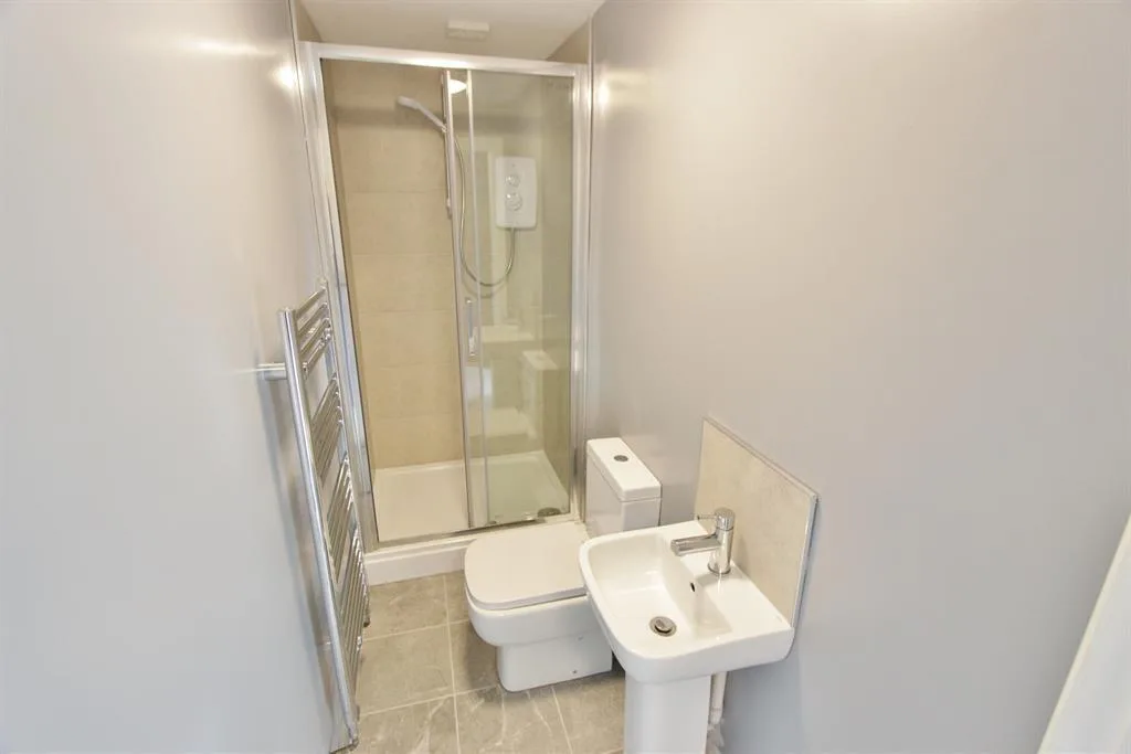 6 bedroom terraced house for rent