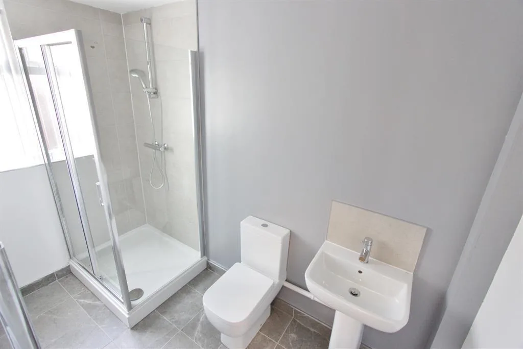 6 bedroom terraced house for rent