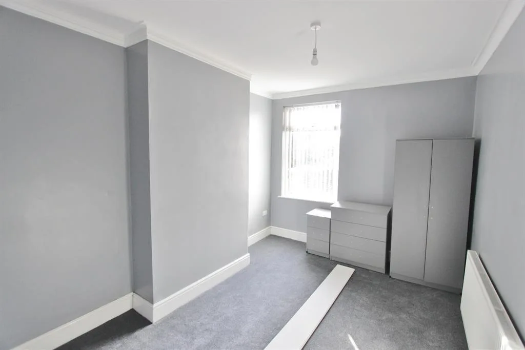 6 bedroom terraced house for rent