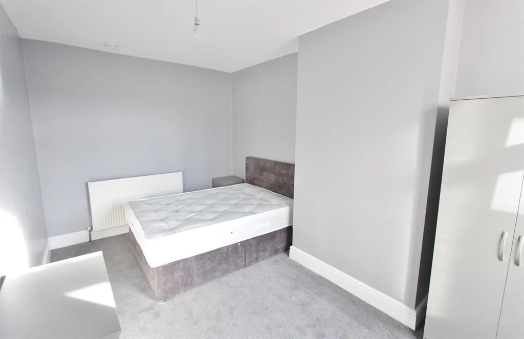 6 bedroom terraced house for rent