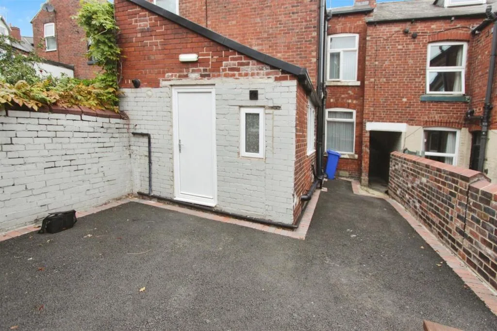 6 bedroom terraced house for rent