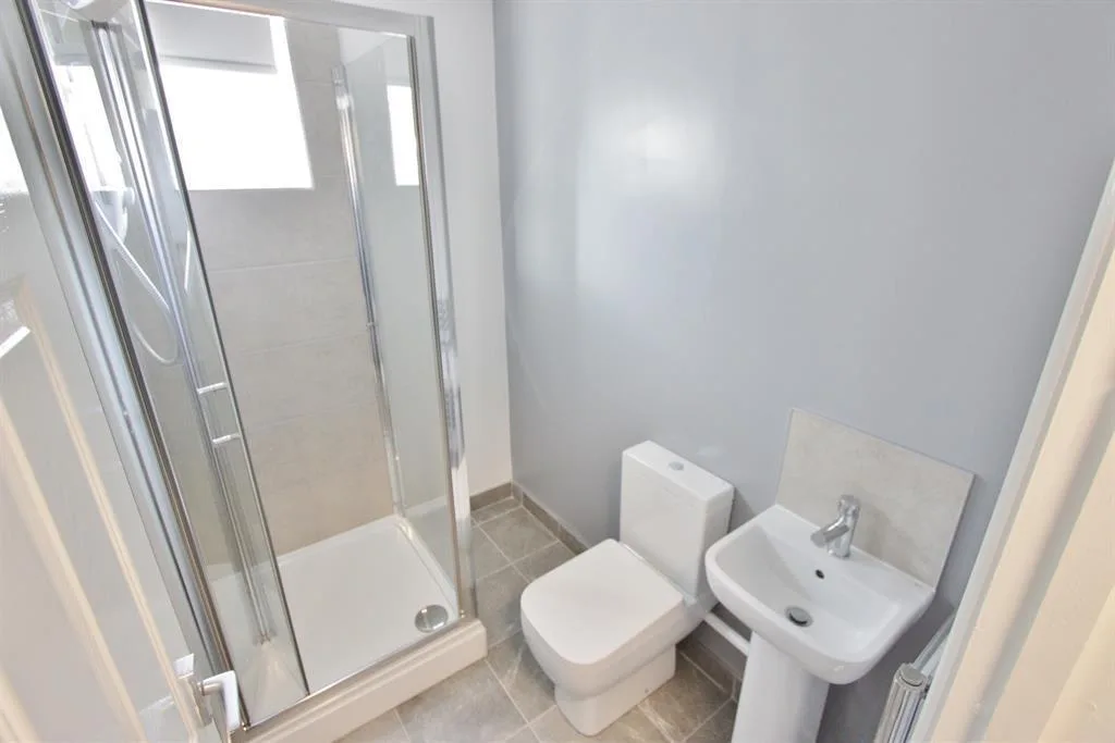 6 bedroom terraced house for rent