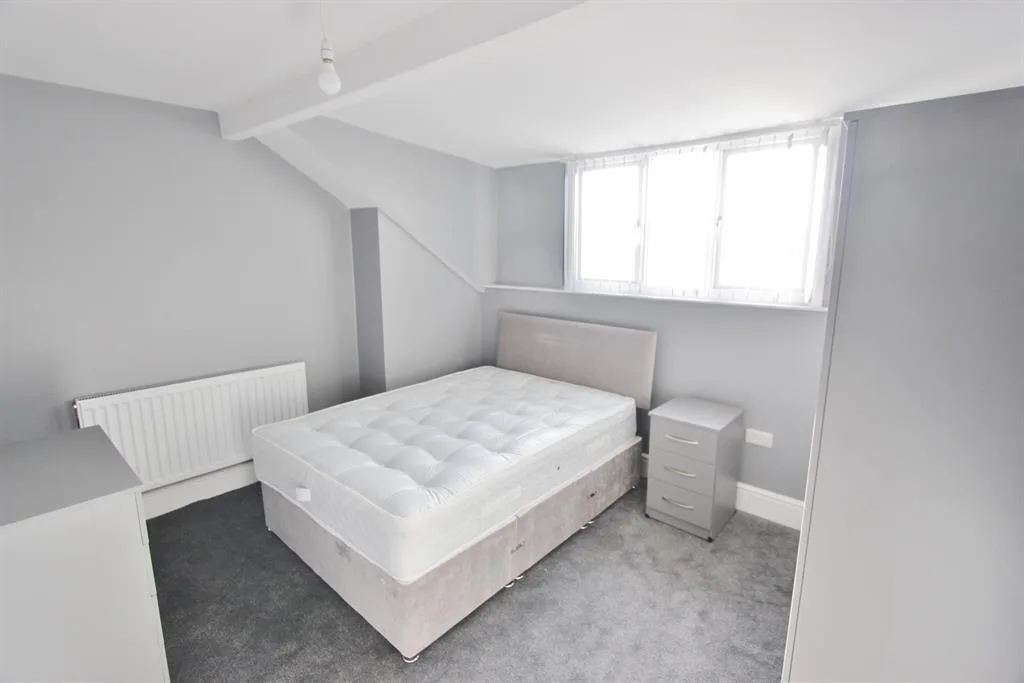 6 bedroom terraced house for rent