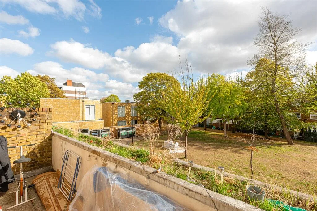 2 bedroom maisonette for rent