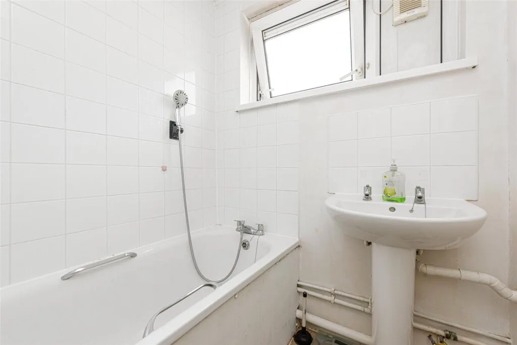 2 bedroom maisonette for rent