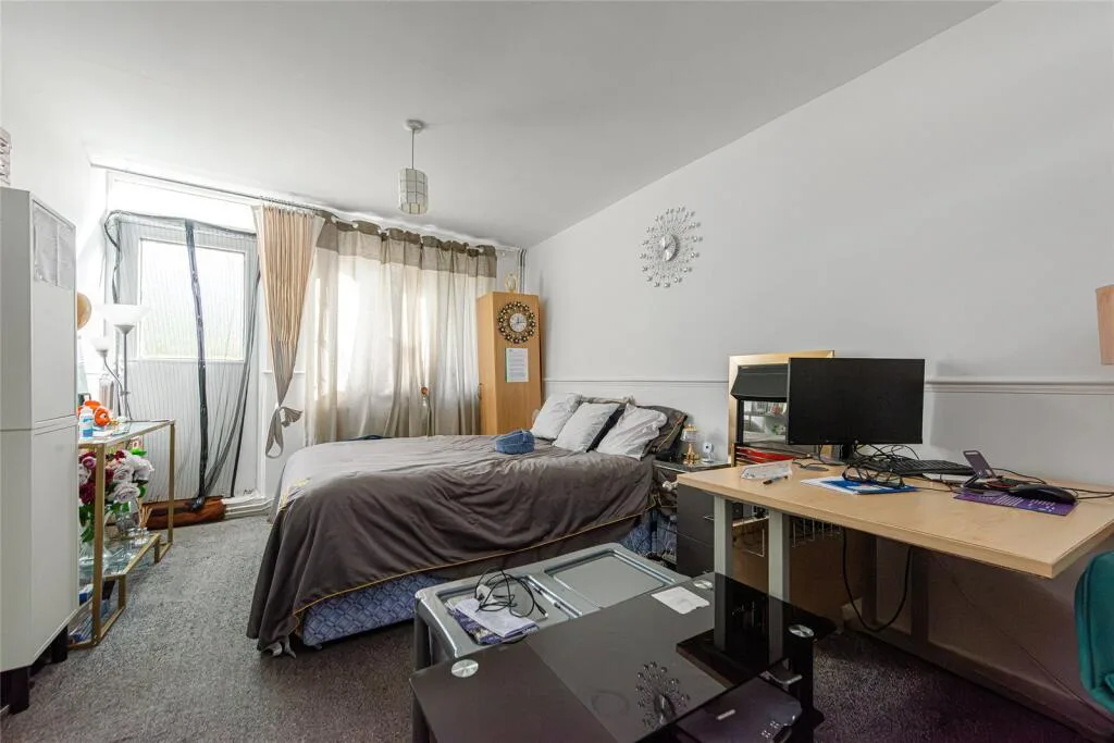 2 bedroom maisonette for rent