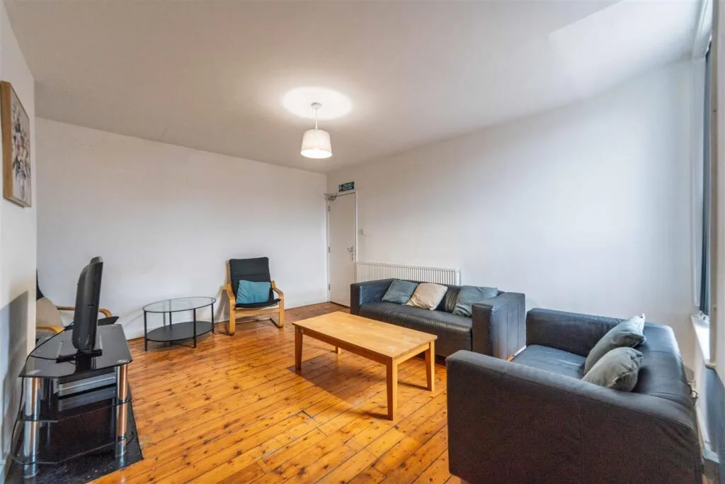 3 bedroom maisonette for rent
