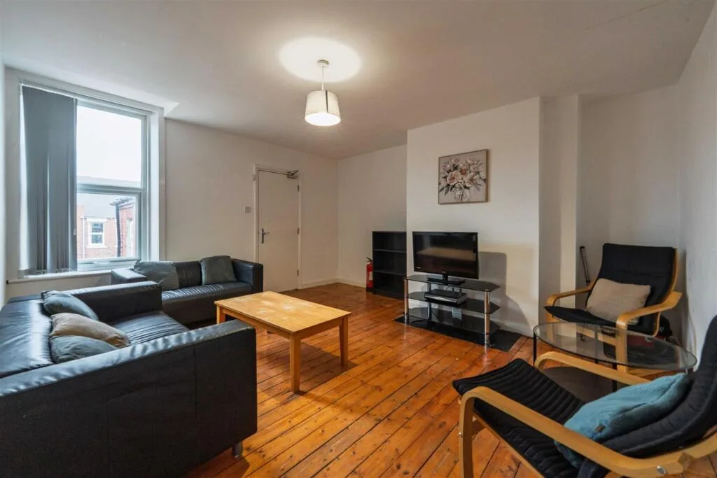 3 bedroom maisonette for rent