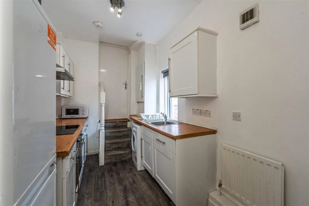 3 bedroom maisonette for rent