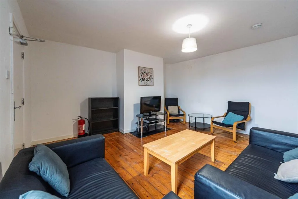 3 bedroom maisonette for rent