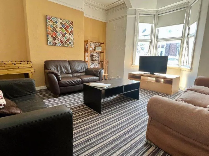 6 bedroom terraced house for rent