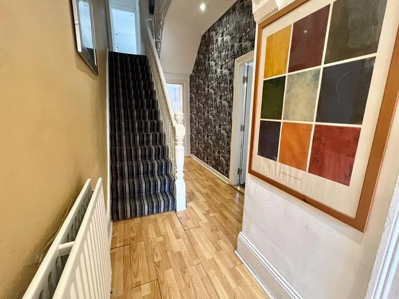 6 bedroom terraced house for rent