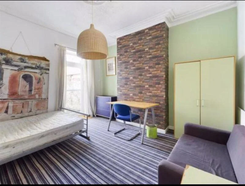 6 bedroom terraced house for rent