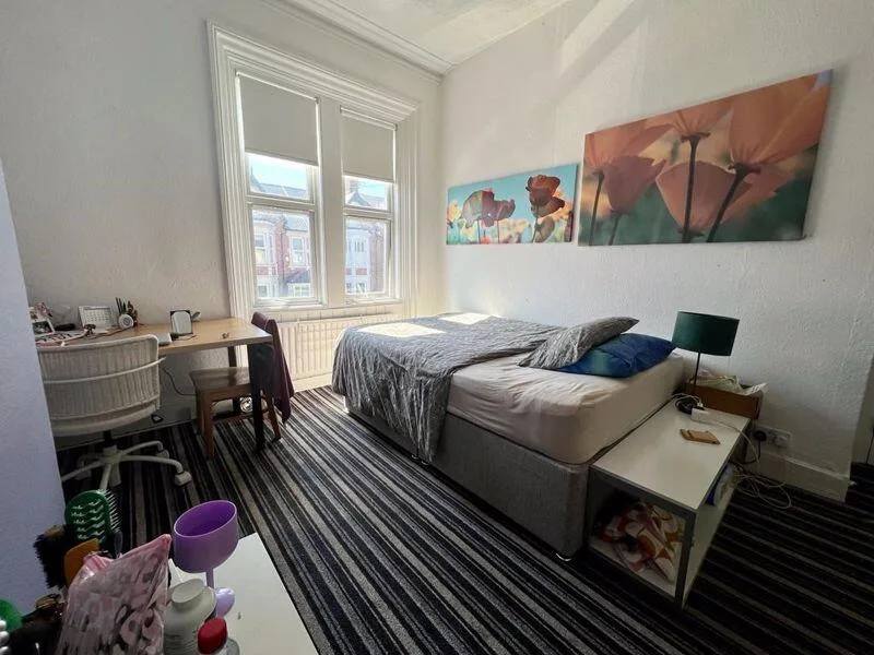 6 bedroom terraced house for rent