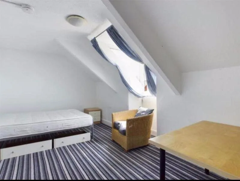 6 bedroom terraced house for rent