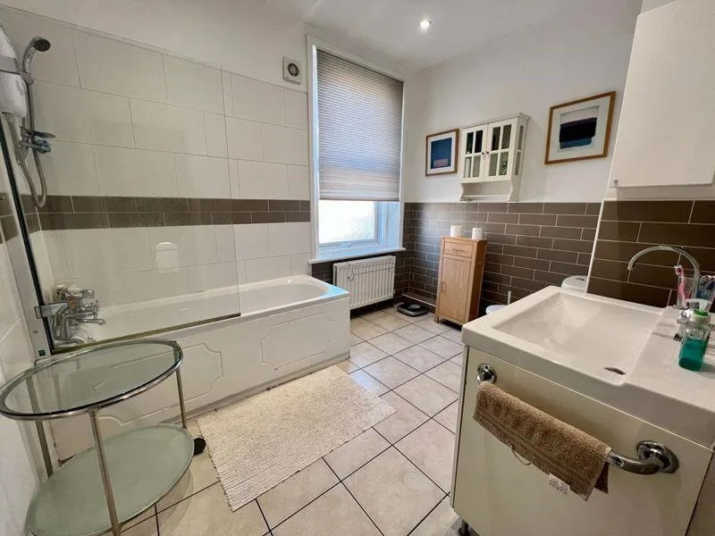 6 bedroom terraced house for rent
