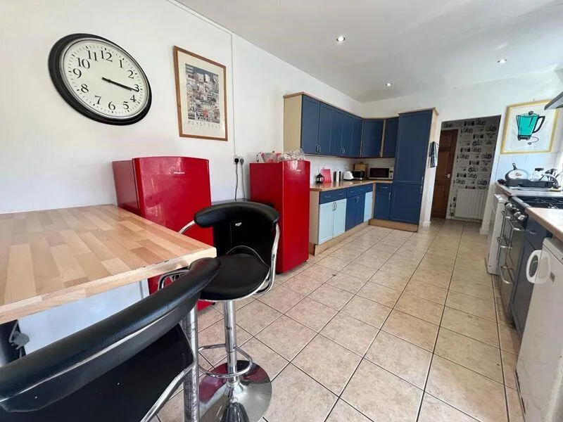 6 bedroom terraced house for rent