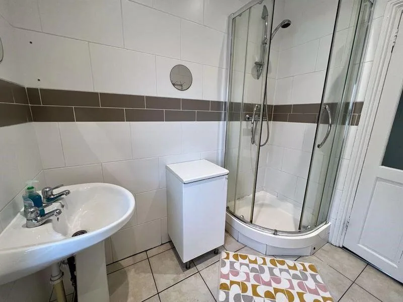 6 bedroom terraced house for rent