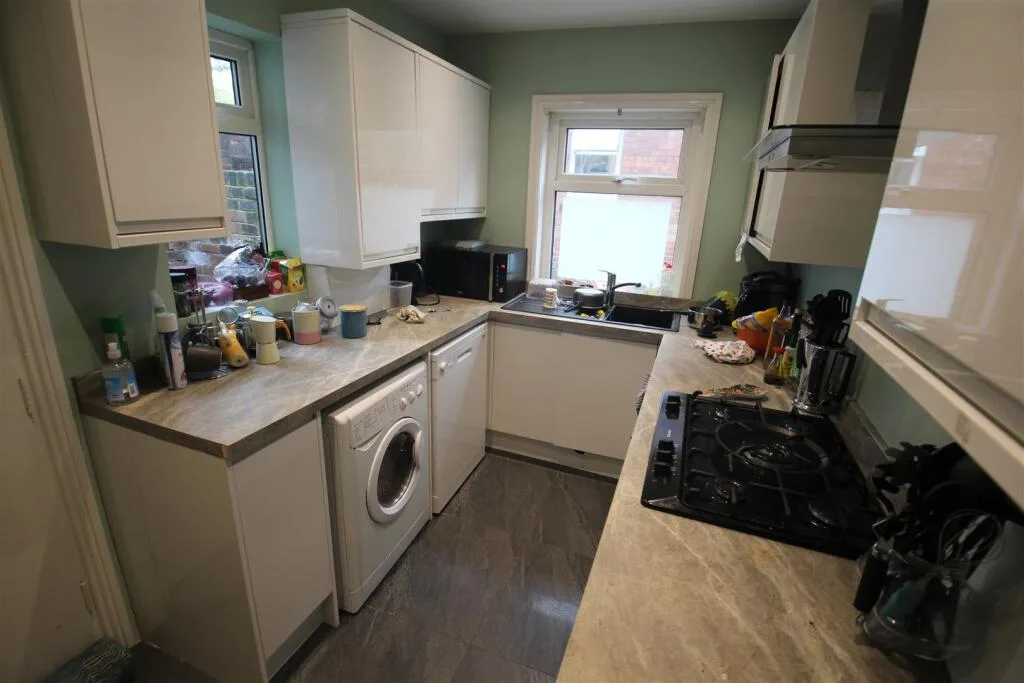 5 bedroom terraced house for rent