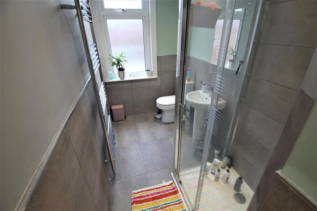 5 bedroom terraced house for rent