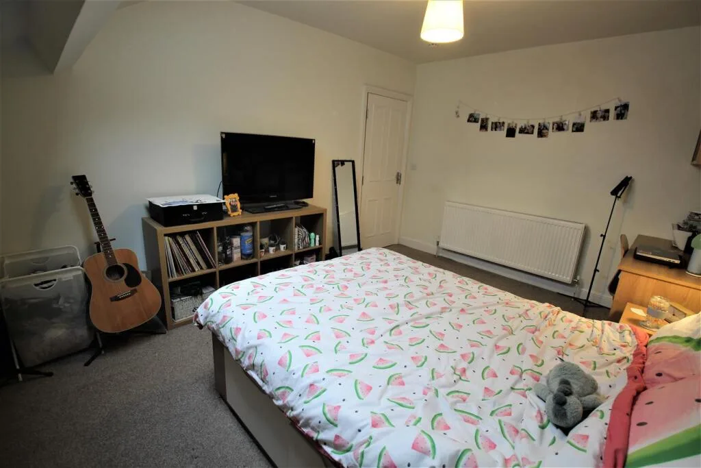 5 bedroom terraced house for rent