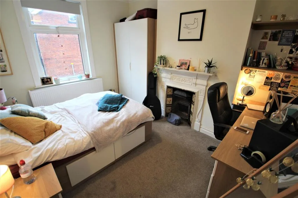 5 bedroom terraced house for rent