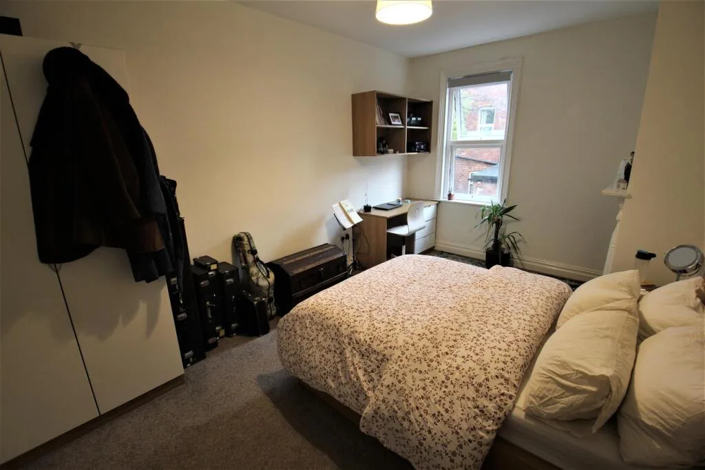 5 bedroom terraced house for rent