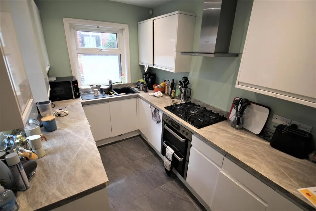 5 bedroom terraced house for rent