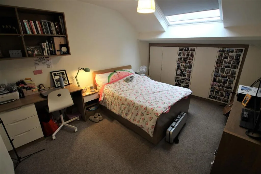 5 bedroom terraced house for rent