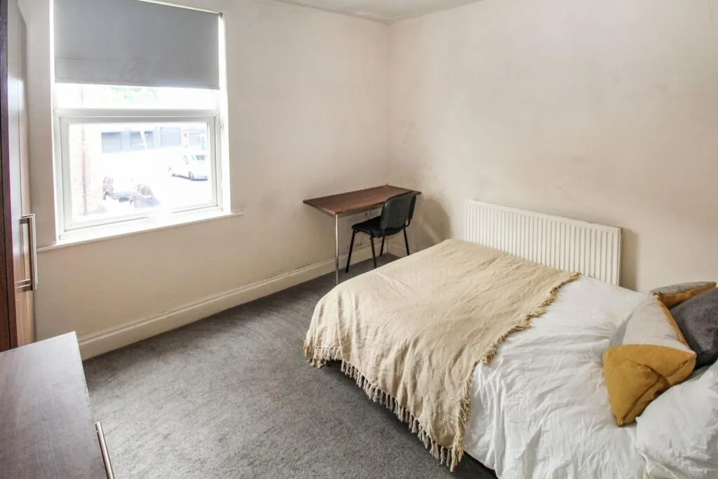 5 bedroom end of terrace house for rent
