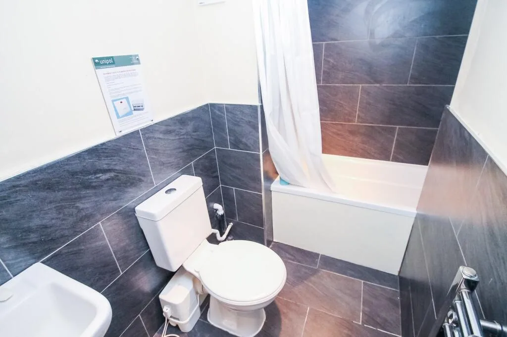 5 bedroom end of terrace house for rent