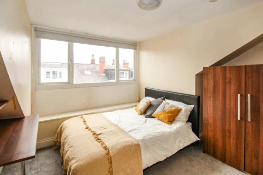 5 bedroom end of terrace house for rent
