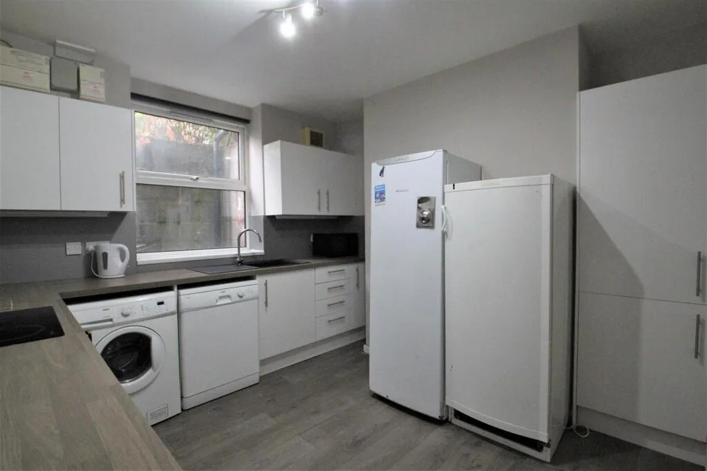 5 bedroom terraced house for rent