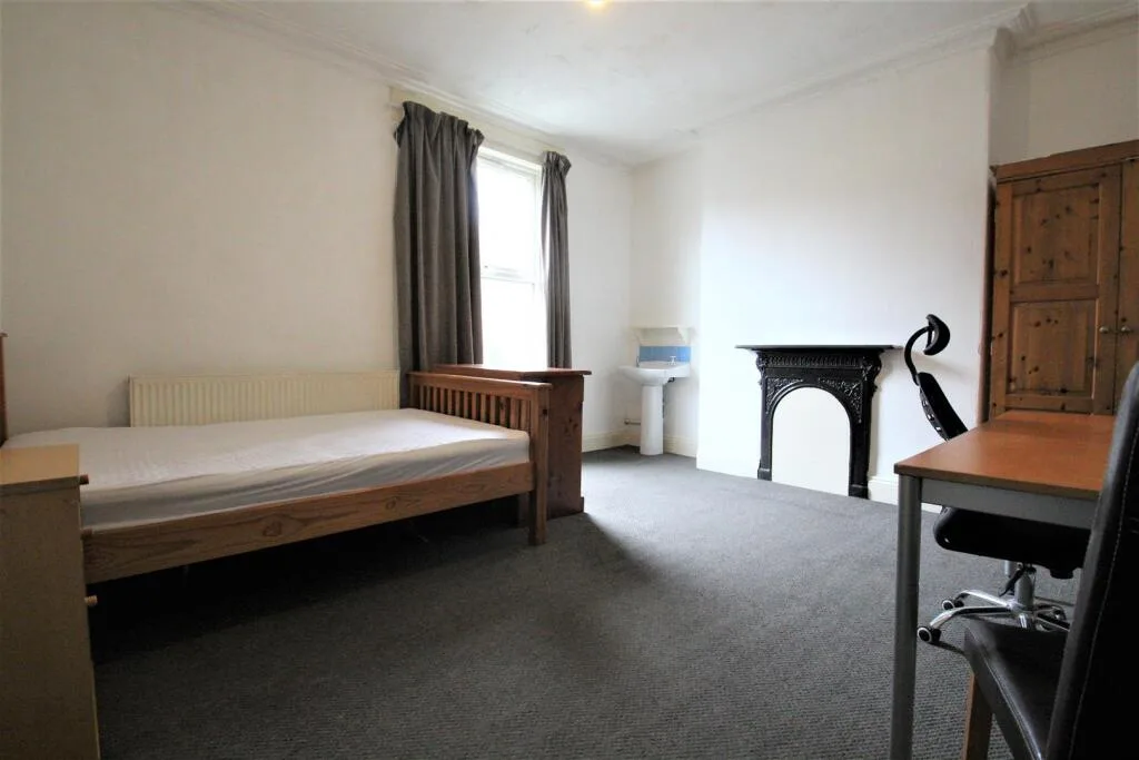 5 bedroom terraced house for rent