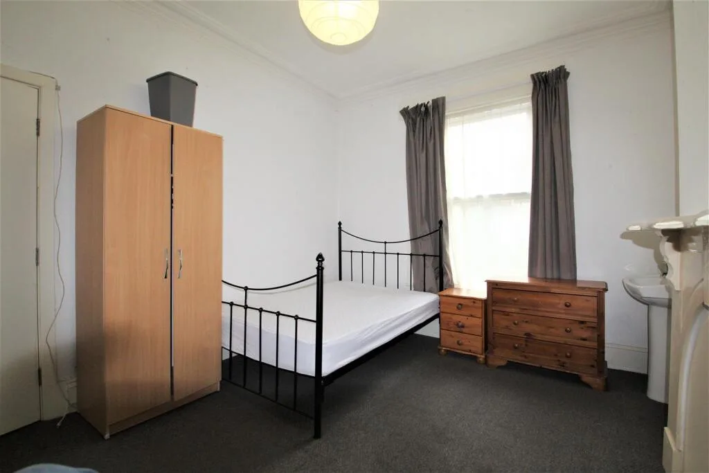 5 bedroom terraced house for rent