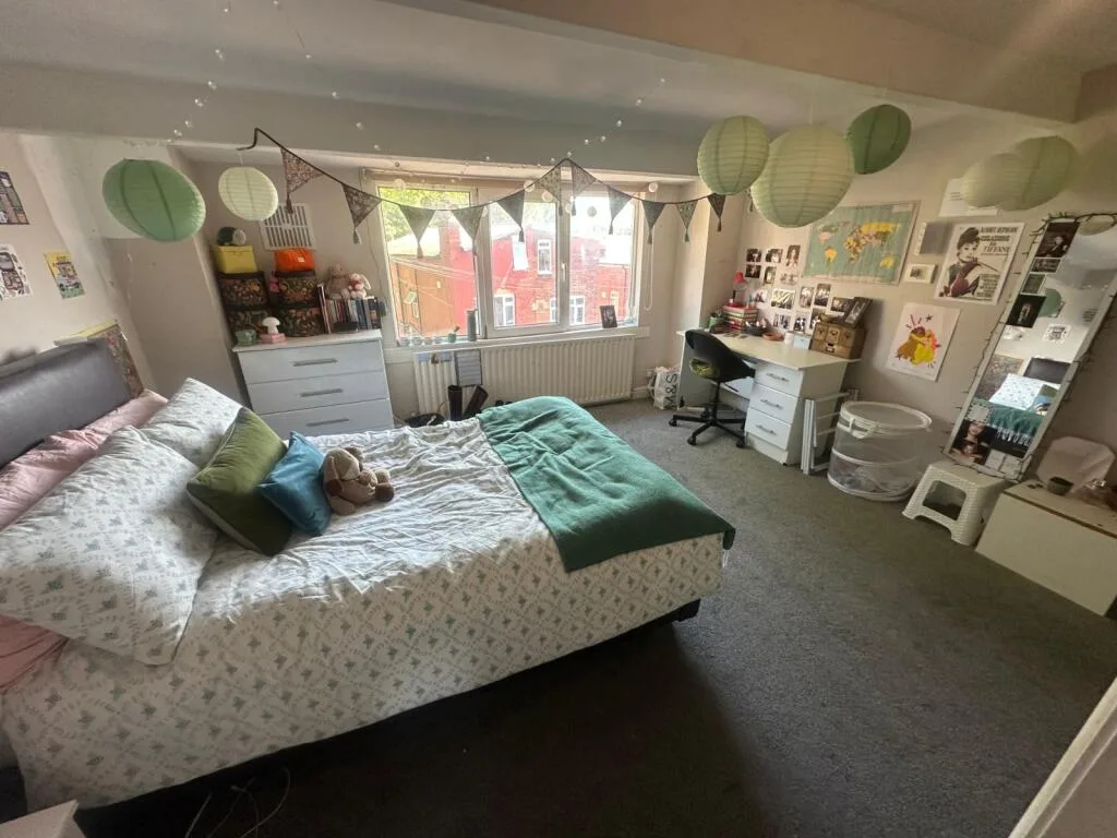 5 bedroom terraced house for rent