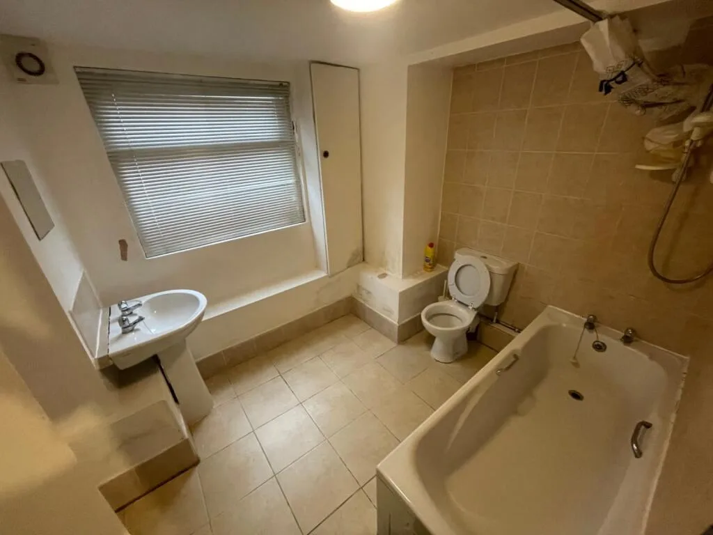 5 bedroom terraced house for rent