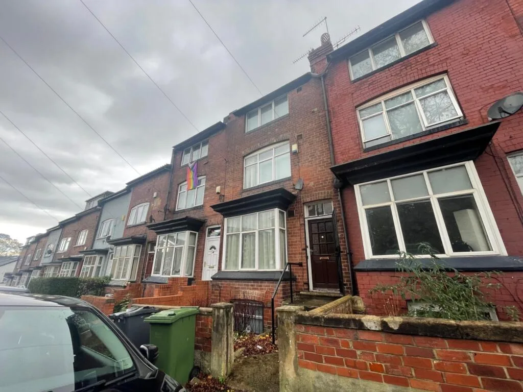 5 bedroom terraced house for rent