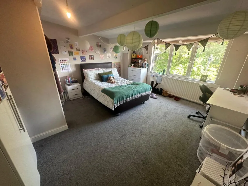 5 bedroom terraced house for rent